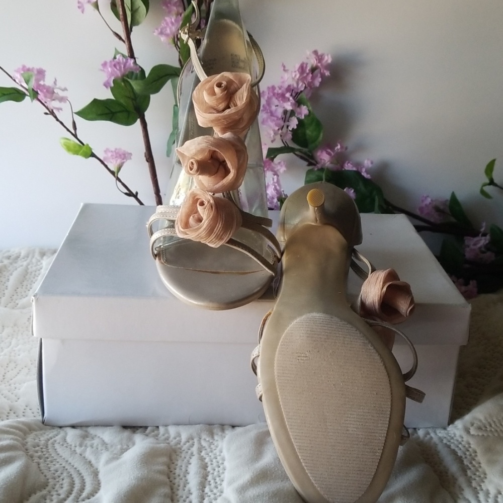 Shoes - Picture 3 of 4